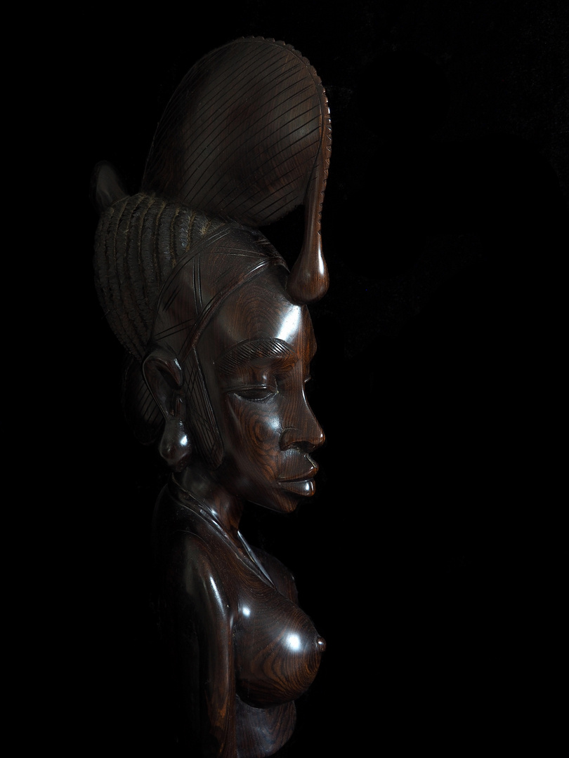 Buste de femme Peule en bois