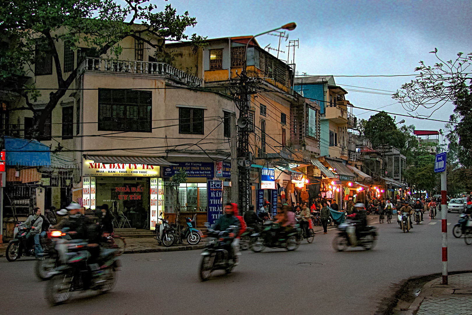 Busy roads in Hoan Kiem Lake district