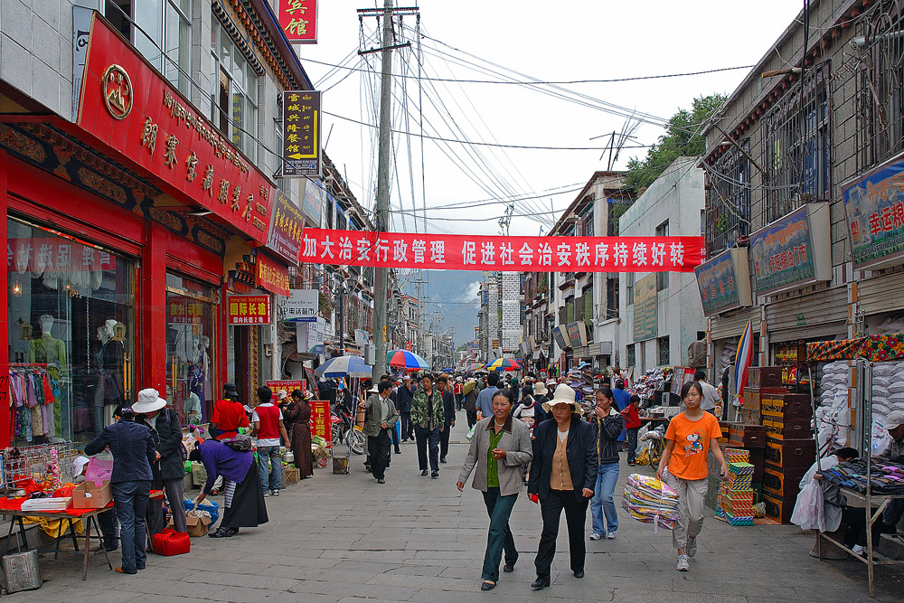 Busy street to Ramoche temple