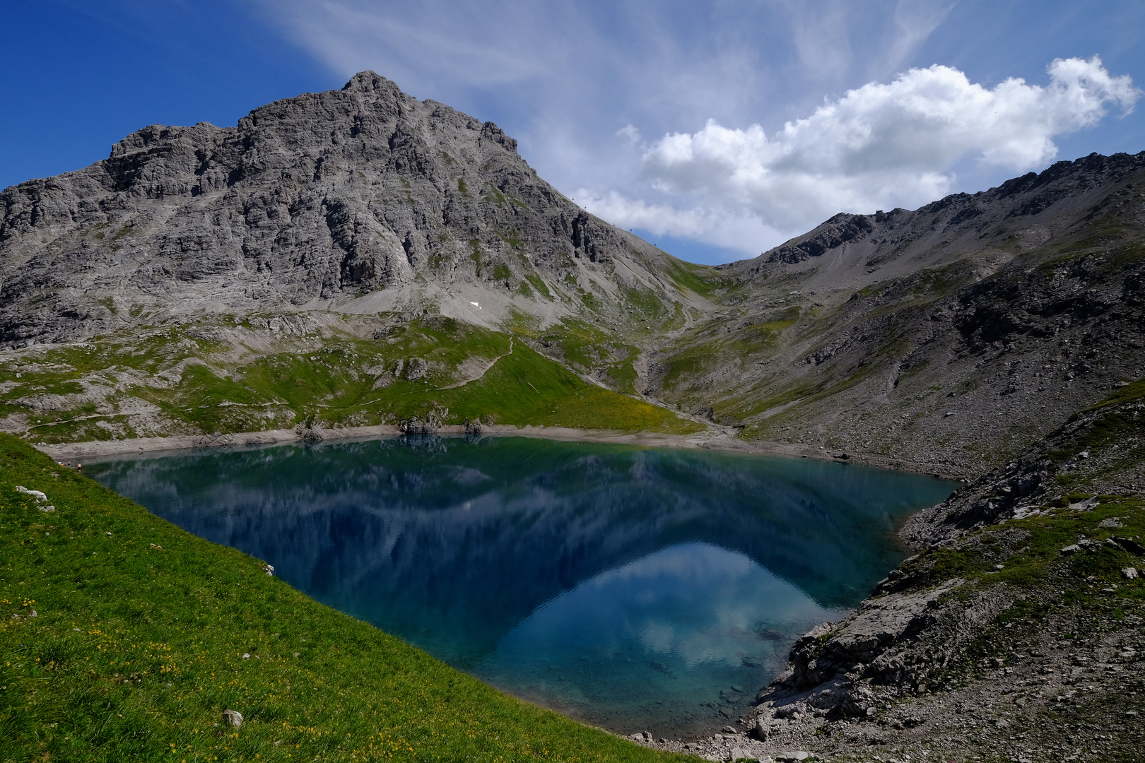 Butzensee mit Mohnenfluh  -  Voralberg