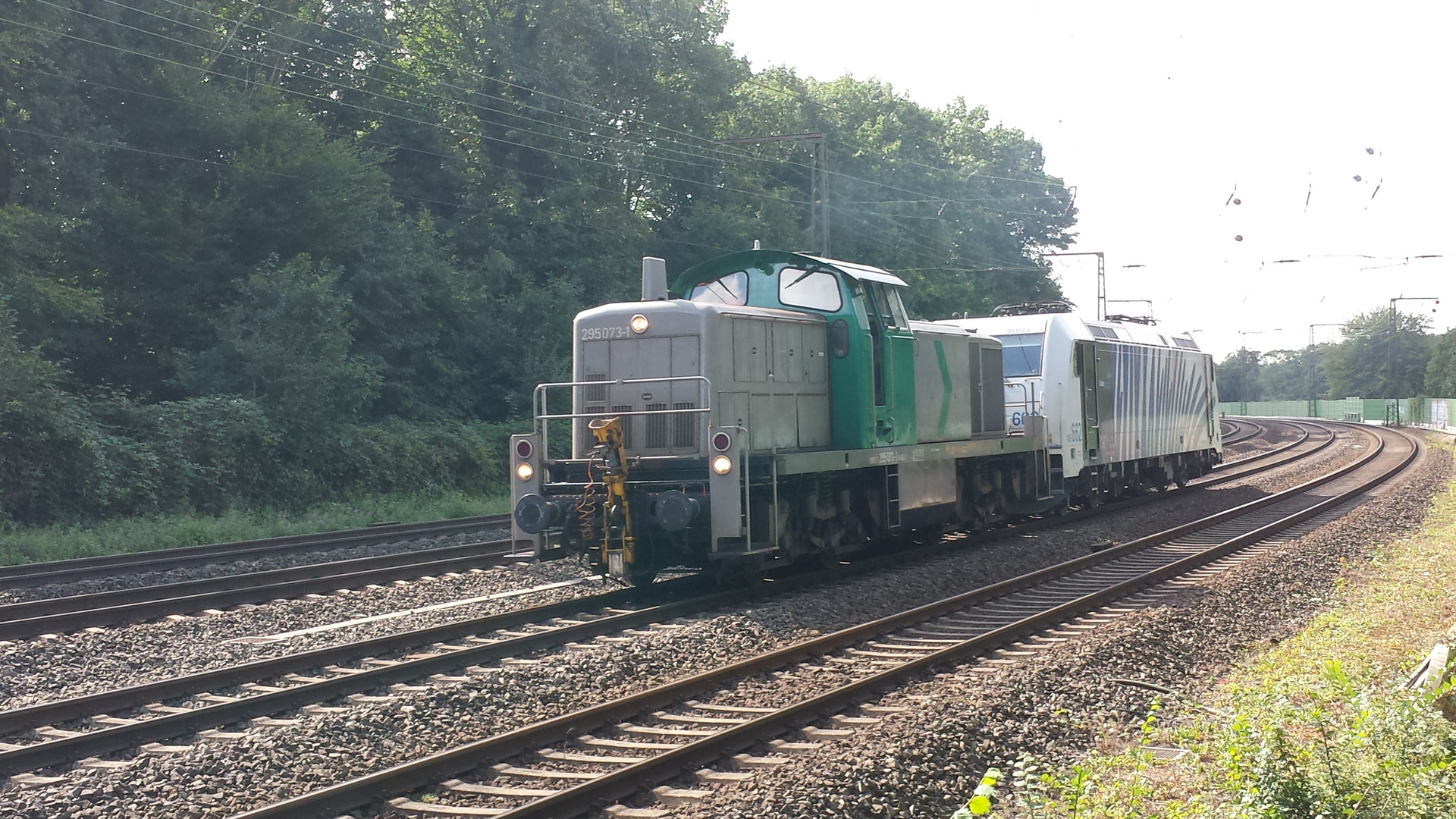 BUVL 295 037-1 und Lokomotion 185 662 am 02.09.2017 in Duisburg am Abzweig Lotharstrasse