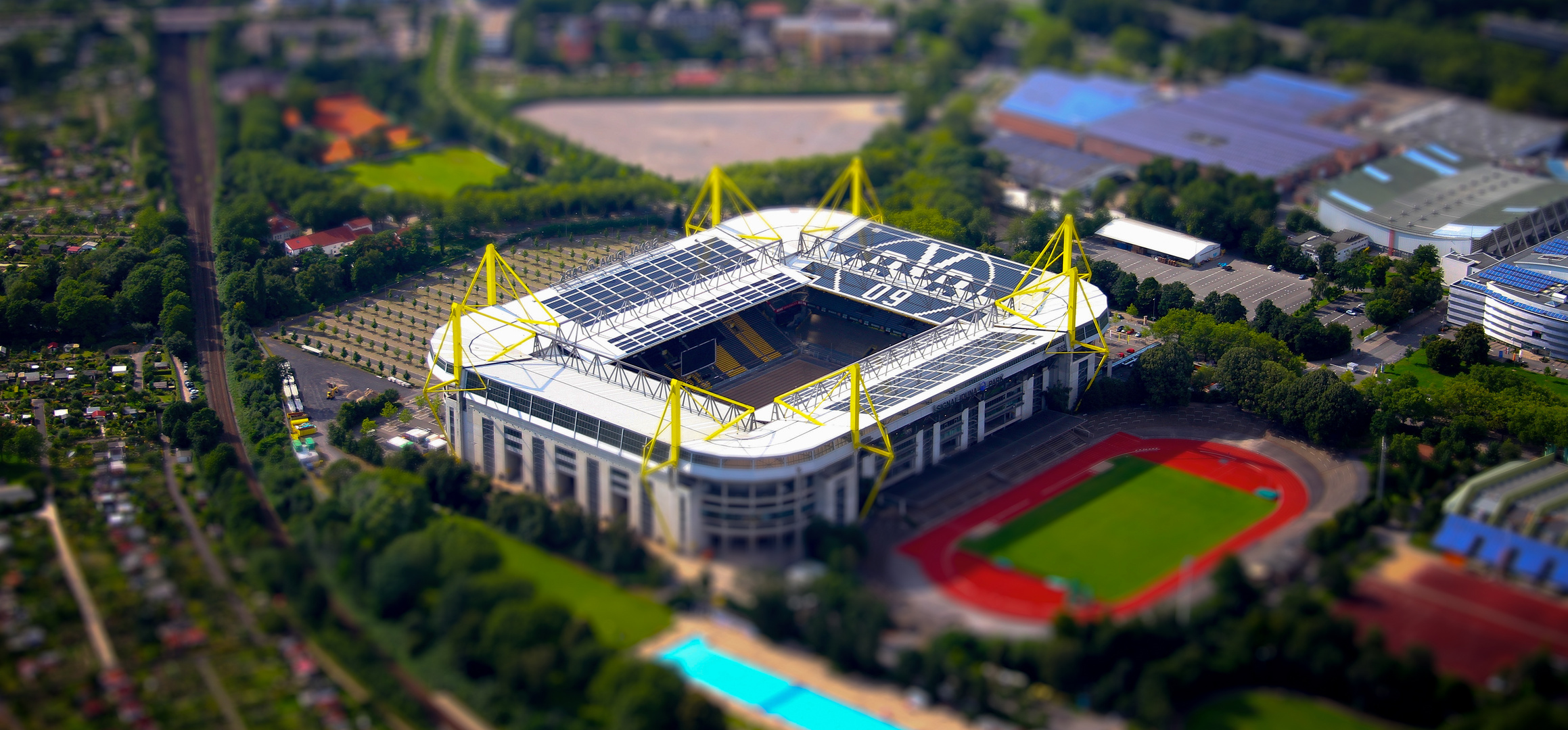 Liga , nachdem sie im anschluss an den abstieg aus dieser nach der spielzeit 2014/15 stets in der regionalliga west angetreten war. Dortmund Bvb Bilder . BVB Stadion Foto & Bild | architektur, stadtlandschaft ...