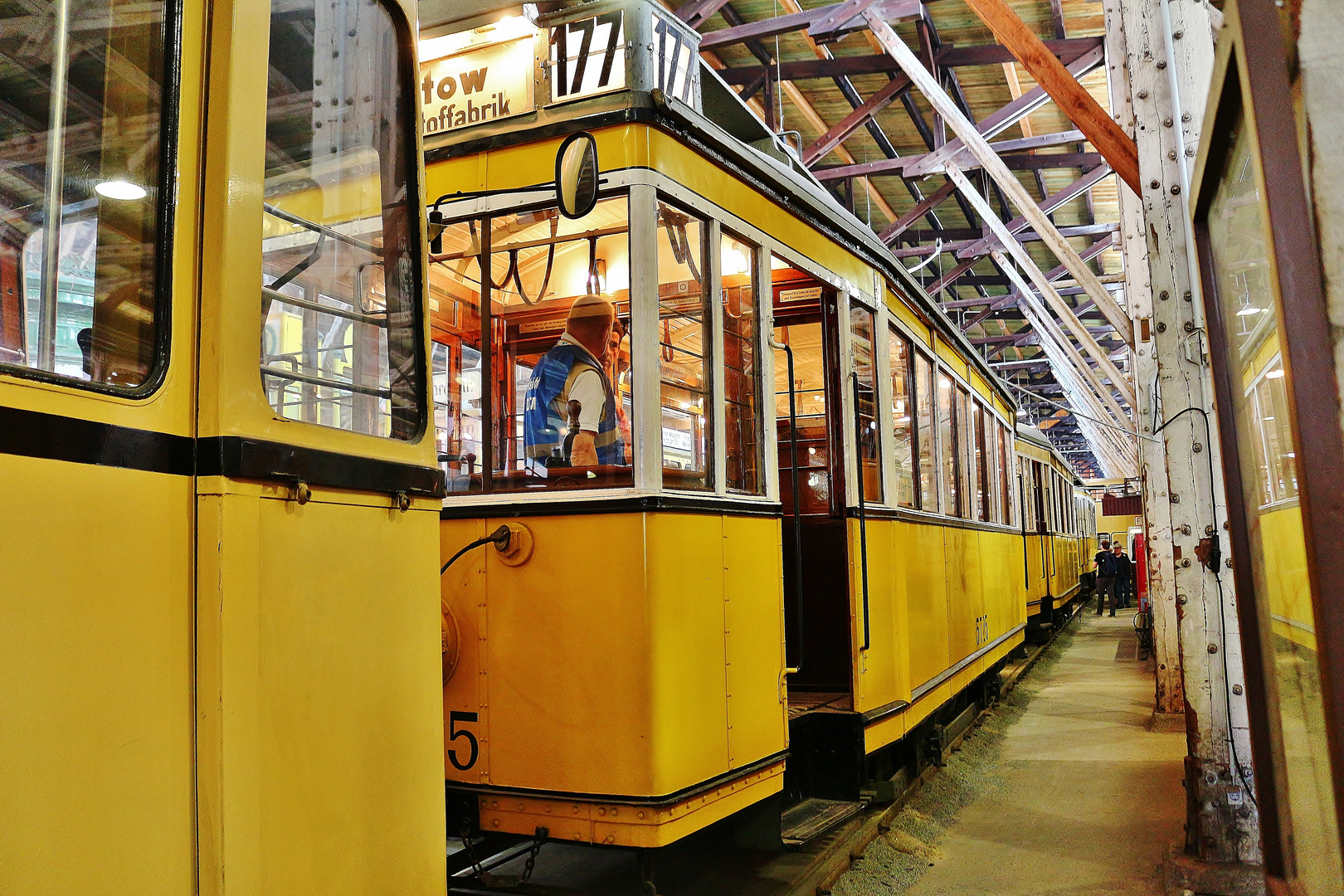 BVG  Straßenbahnbeiwagen , die Farbe "gelb" hatte sich durchgesetzt