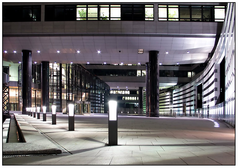 Bw Bank Stuttgart Foto Bild Architektur Architektur Bei Nacht