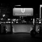 B&W Berlin Alexanderplatz in der Nacht