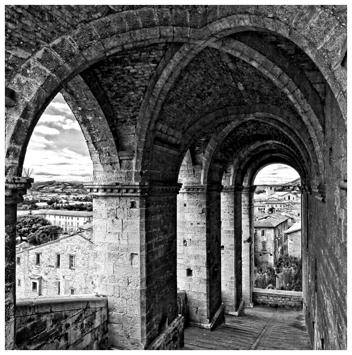 B&W HDR - Umbria