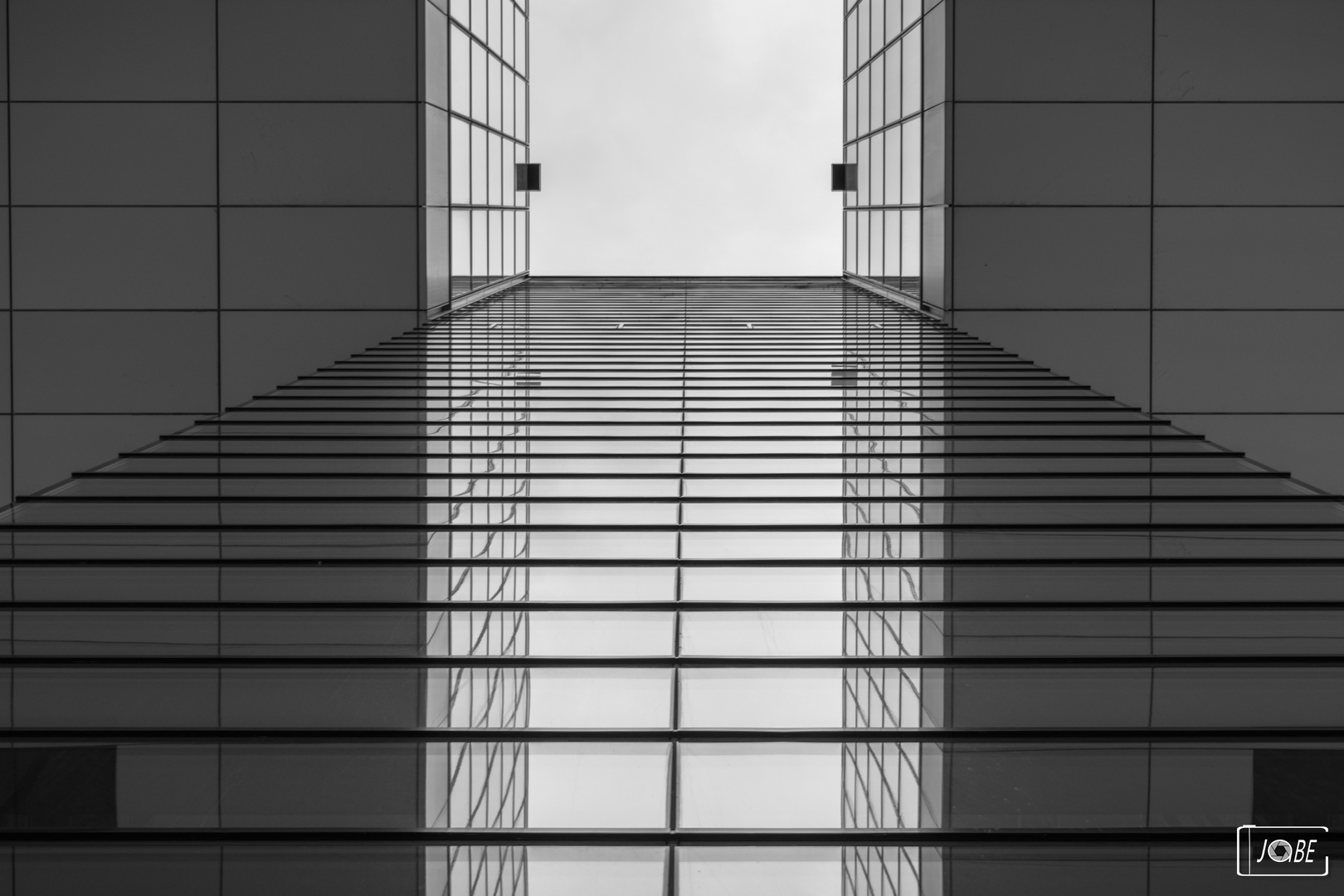 B&W Kranhaus Rheinauhafen Spiegelung