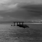 B/W Steg im Meer