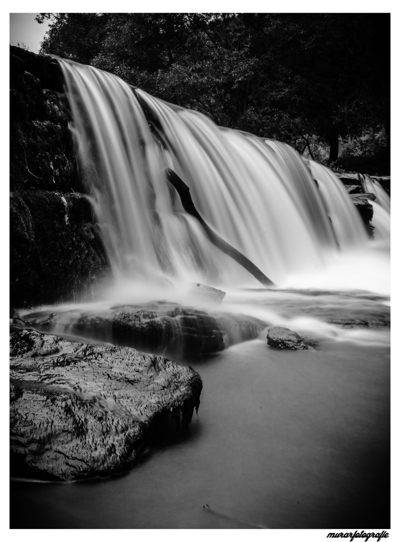 B&W Wasserfall