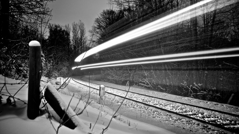 B&W Winter :: Tracks