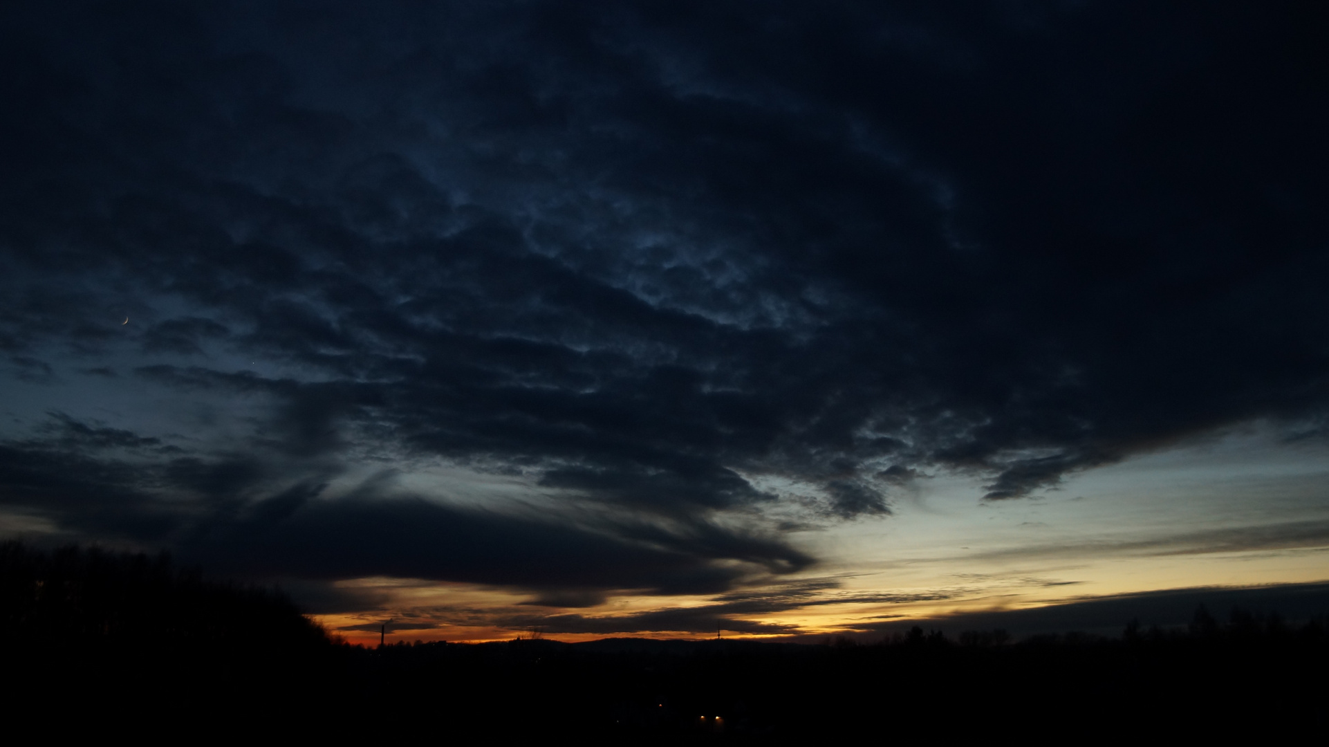 Bwölkter Sonnenuntergang