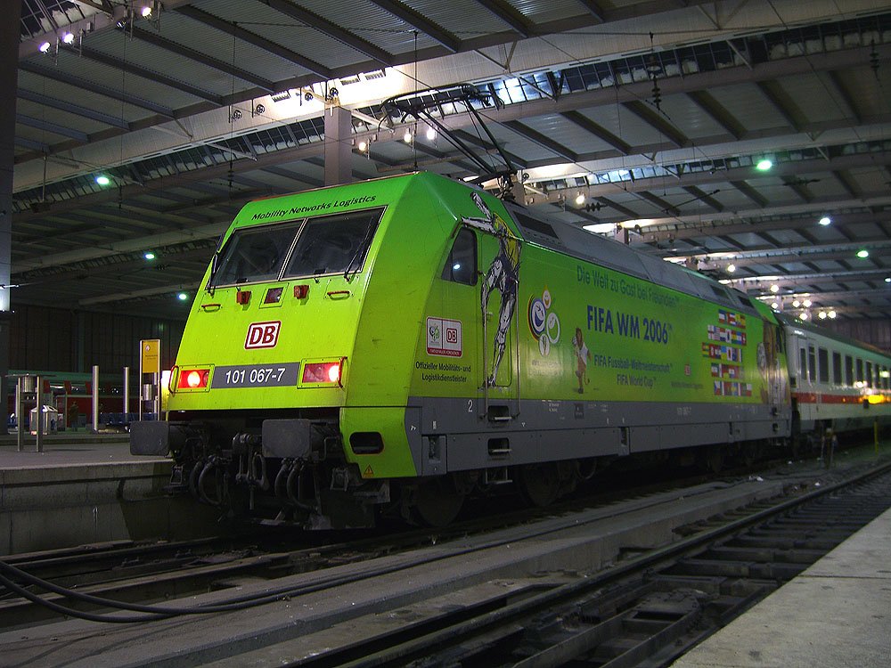 [BY] 101 067 "WM-Lok" in München Hbf