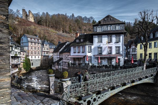 C)  Eine Perle am Rande der Eifel