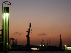 C0048 Hamburg Blick auf Blohm + Voss im Abendlicht