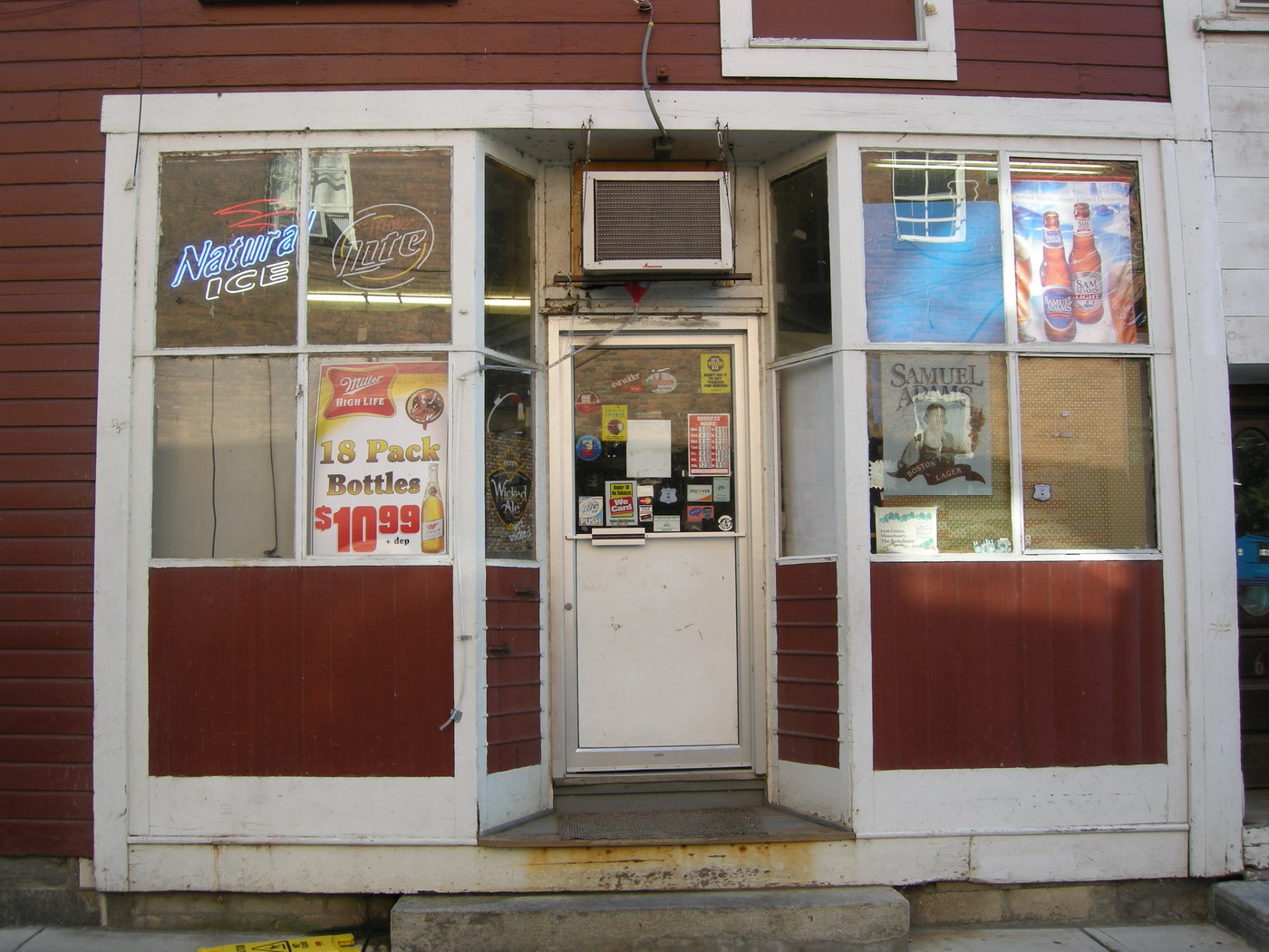 C0129 store front in Shelburne Falls, USA
