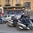 C0184 Neapel, ewiges Verkehrschaos in engen Straßen