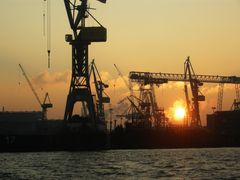 C0193 Hamburger Hafen im Sonnenuntergang