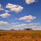 C0242 Blick aus der Ferne auf das Monument Valley