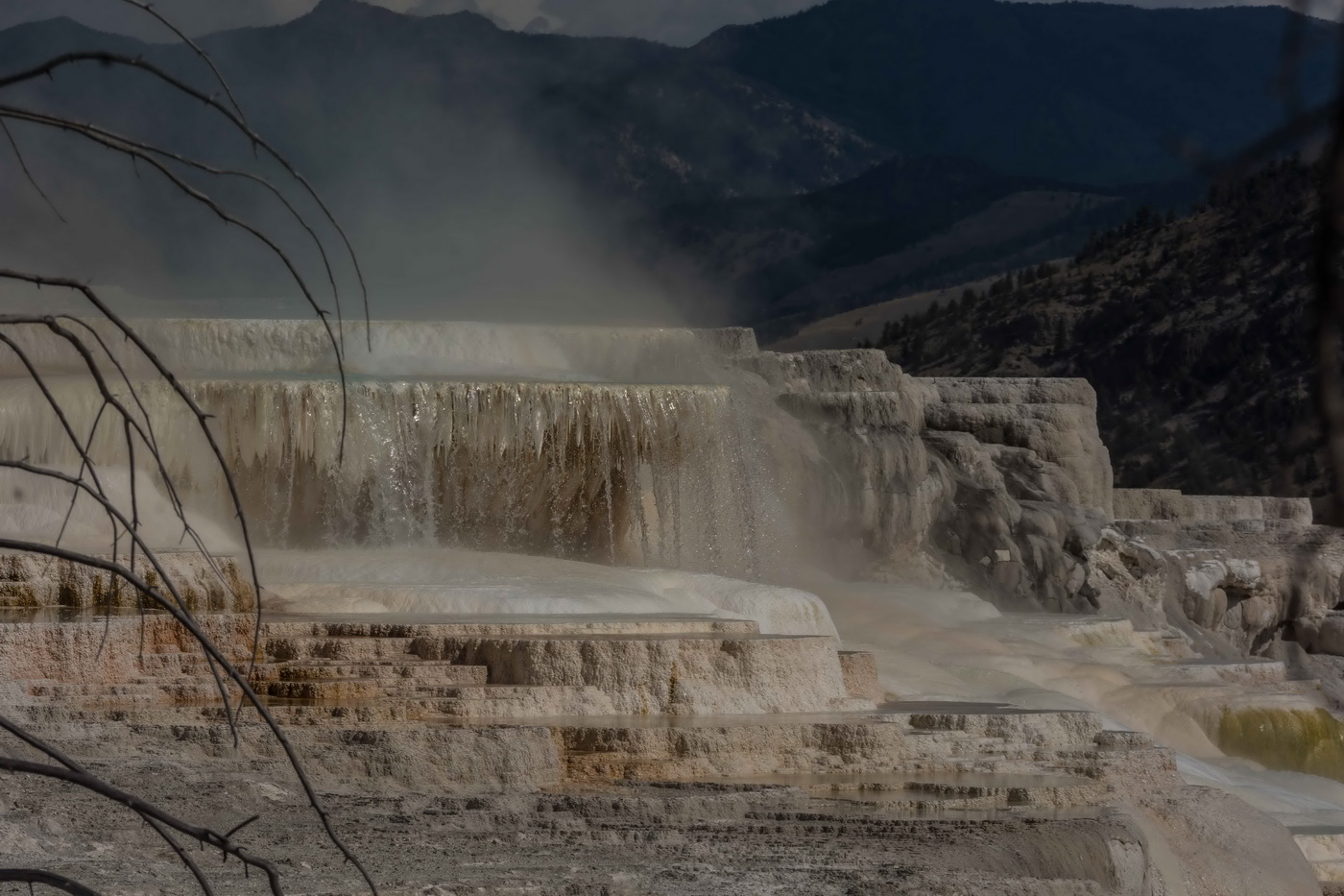 C0676 Mammoth Hot Springs