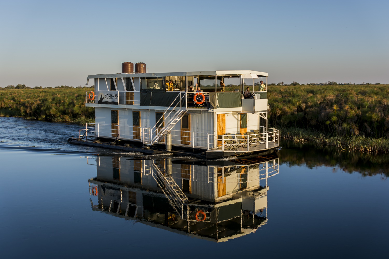 C0788 Hausboot auf dem nördlichen Okavango-Delta