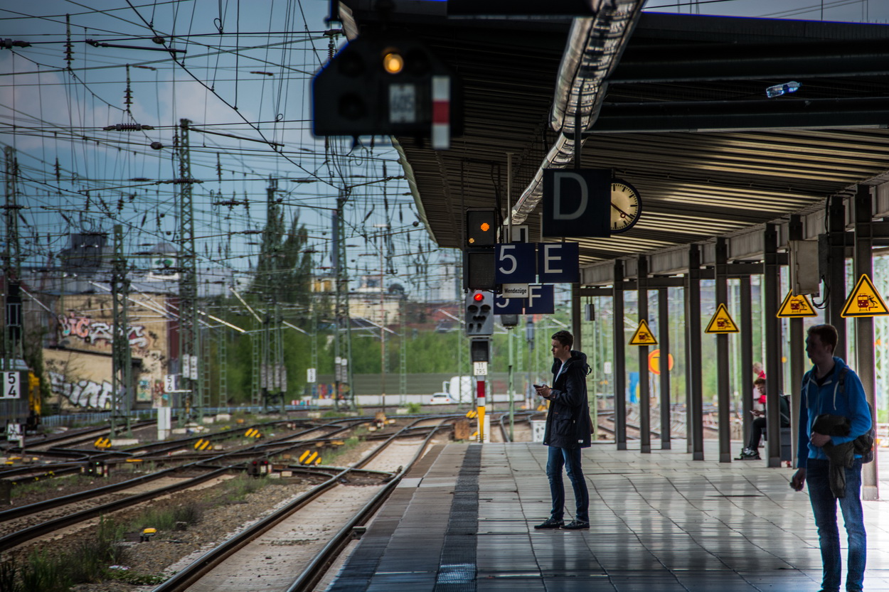 C0857 Bahnstreik Warten 2