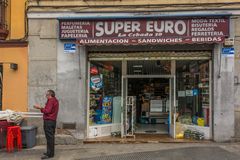 C0889 Ein-Euro-Shops gibt es auch in Madrid