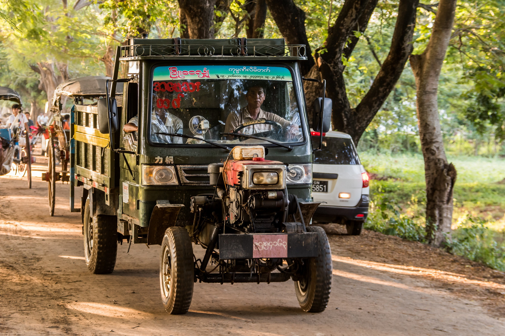 C1065_Myanmar - Sagain   -   moderner LKW