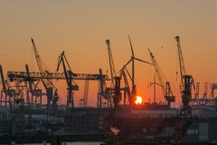 C1103_Hamburg -  Hafen im Sonnenuntergang