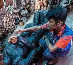 C1146_Myanmar - Mandalay wood carving