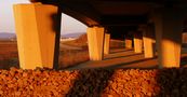 Im letzen Sonnenlicht unter der Brücke von Gerhard Stühmeyer