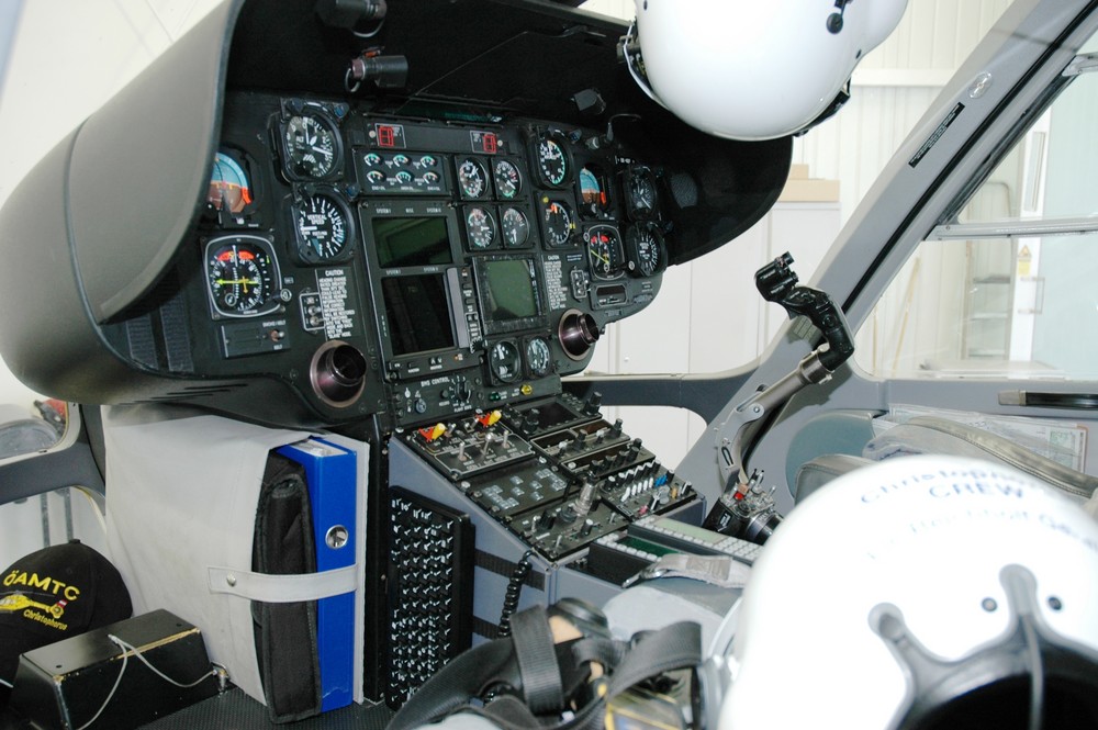 C6-[EC-135] Cockpit 2