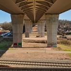 Ca. 260 m lang ist der Durchblick von einem bis zum anderen Ende der Lautertalbrücke.