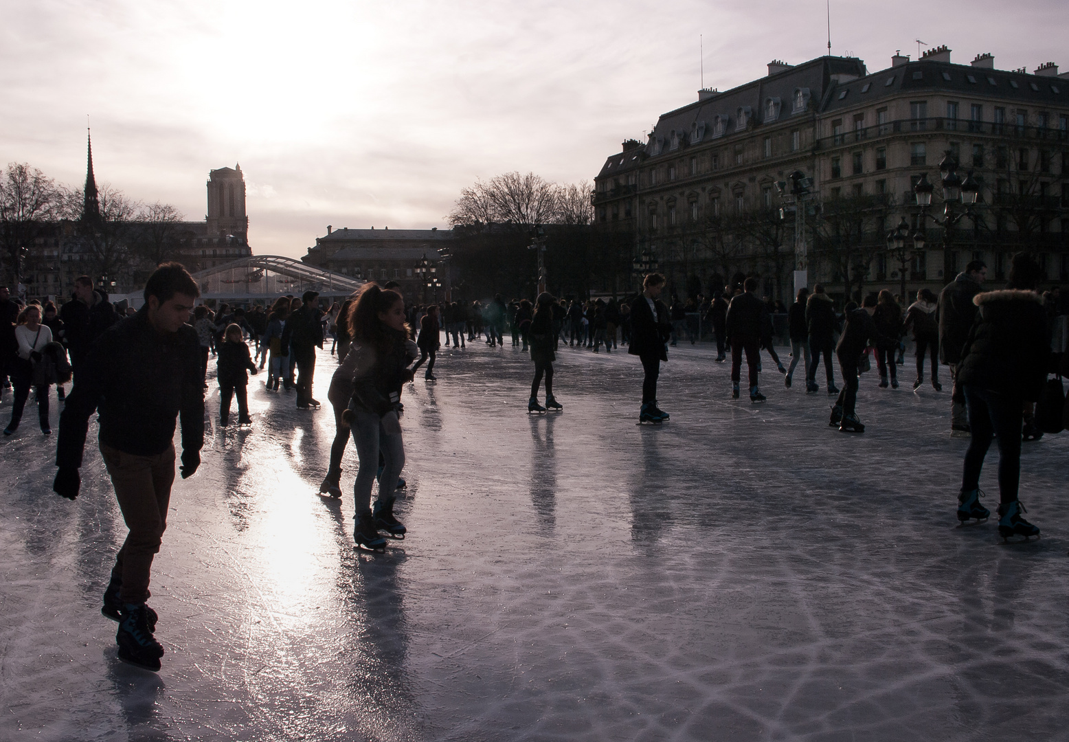 Ca glisse à Paris .