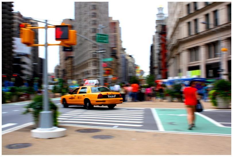 cab vor dem flat iron building