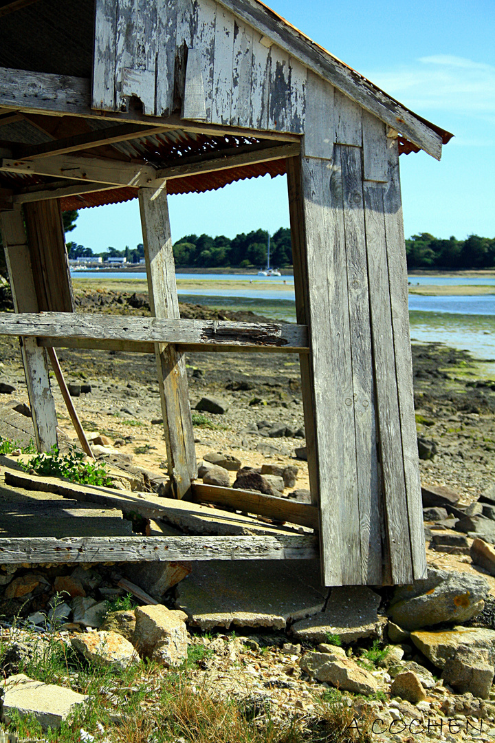 Cabane abandonnée sur l'Ile Chevalier (Bretagne)