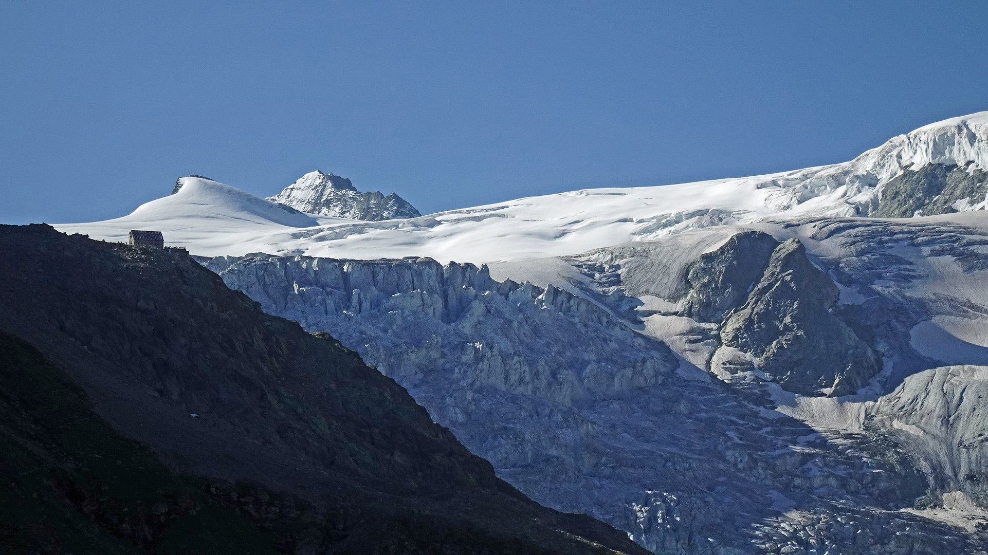 Cabane de Moiry 2825m