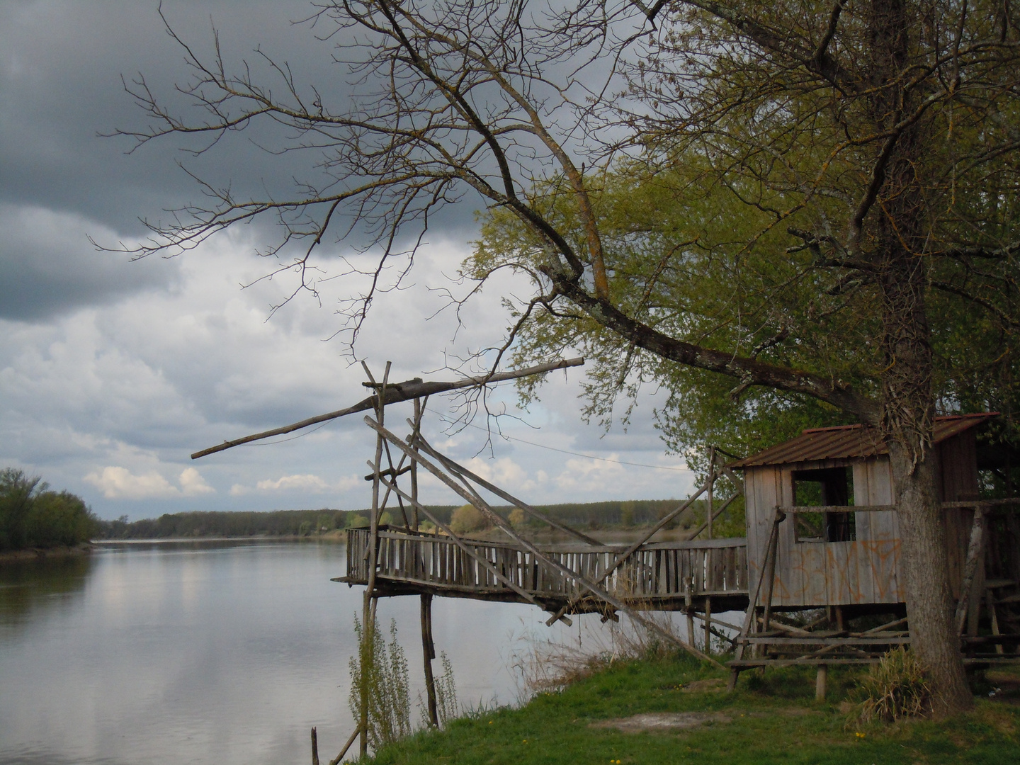 Cabane en bord de Garonne