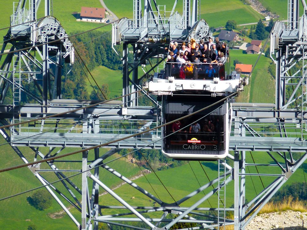 Cabrio-Seilbahn auf das Stanserhorn(1)