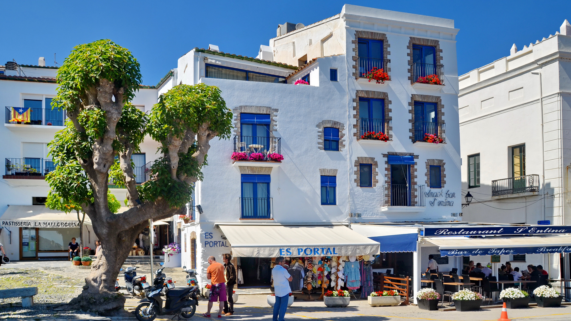 Cadaqués an der Promenade