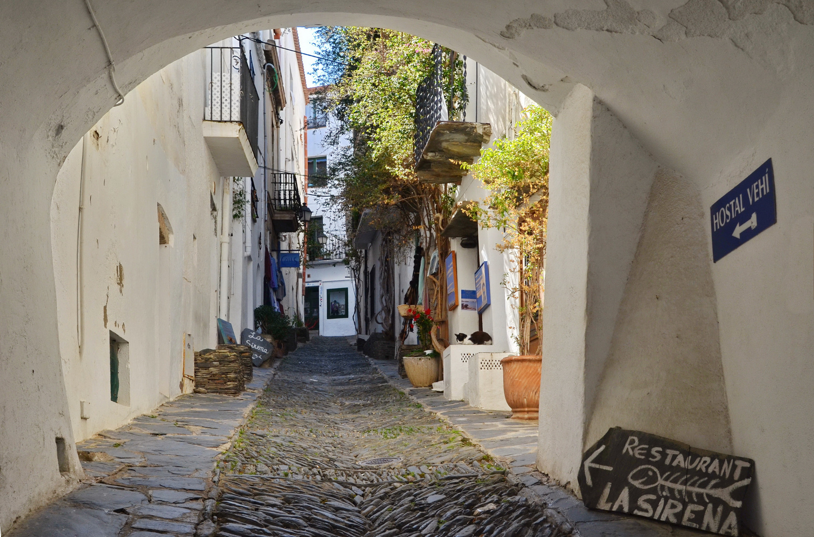 Cadaqués, der Weg zum Fischgrätrestaurant