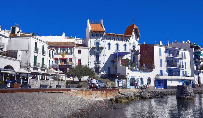 CADAQUES, UNA DE LAS CASAS DE SALVADOR DALI. 