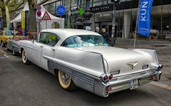  Cadillac Fleetwood - Nur fliegen ist schöner