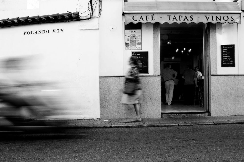 CAFÉ - TAPAS - VINOS by luguru