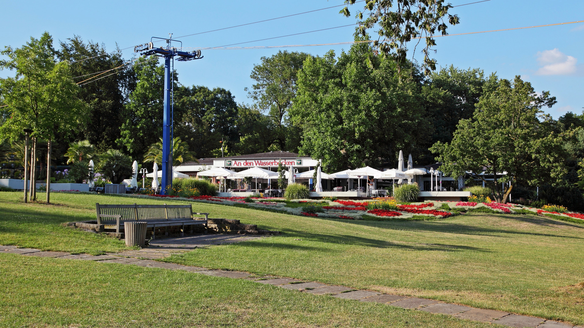 Cafe an den Wasserbecken