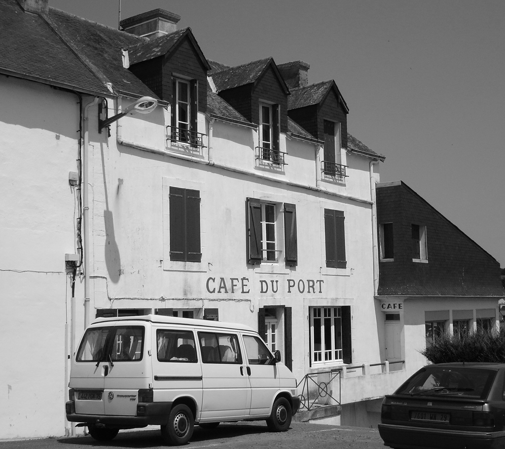 Café du Port - Hafenkneipe in der Bretagne, France