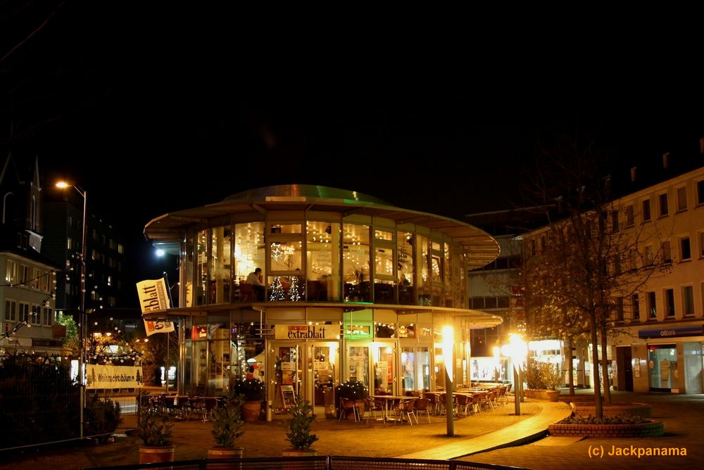 Café Extrablatt Am Pferdemarkt in Bottrop am späten Abend