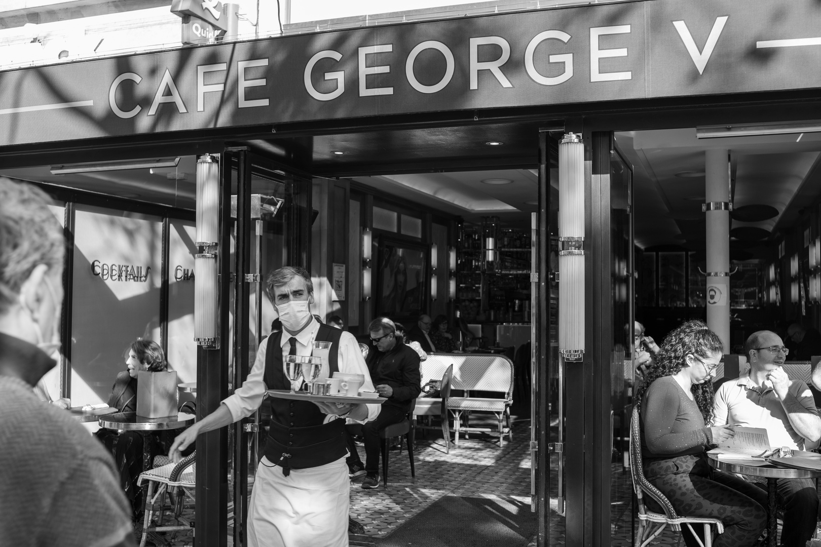 Café George V , 120 , avenue des Champs-Elysee 