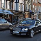 Café italien et voiture anglaise  --  King’s Parade, Cambridge