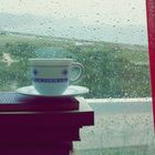 Café, literatura y lluvia.