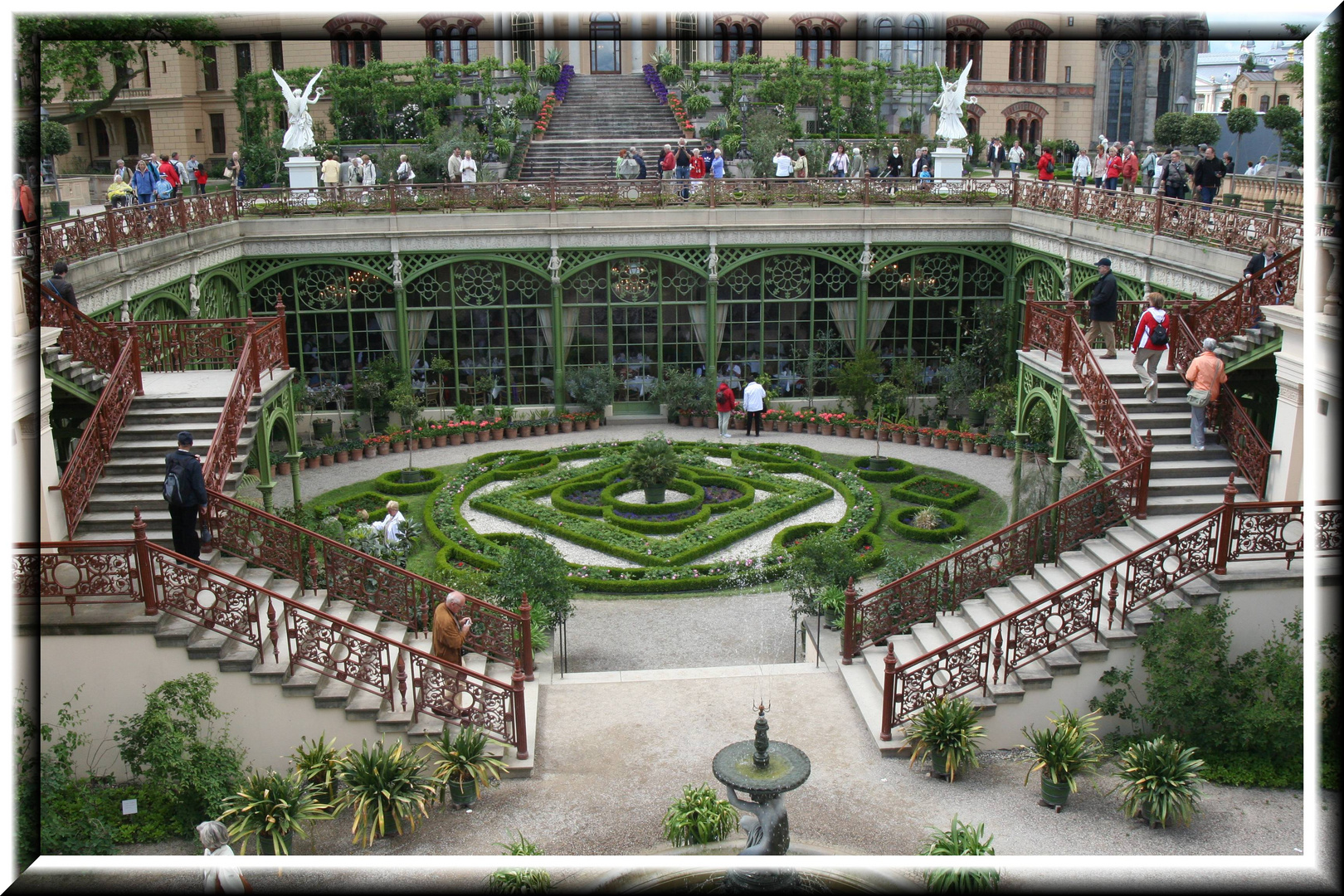Cafe mit Garten im Schweriner Schloss Foto & Bild architektur